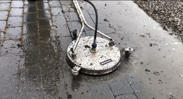 Hvordan fjernes ukrudt mellem fliser